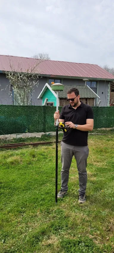 Bahçe alanında GNSS ile ölçüm çalışması