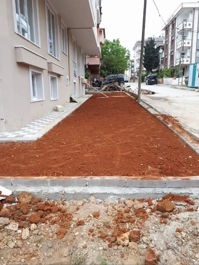 Peyzaj için toprak hazırlığı ve bordür hattı